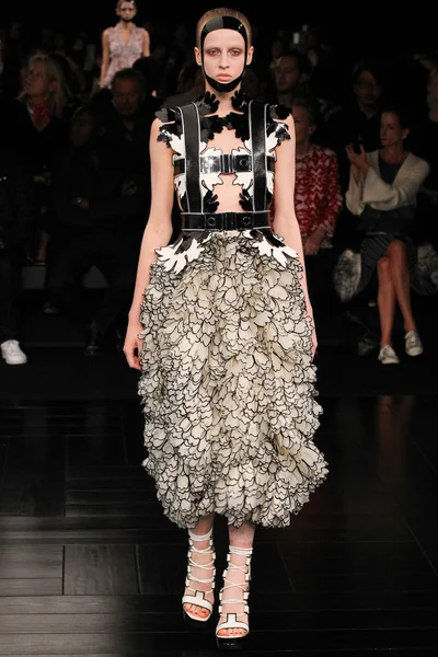 Look 30